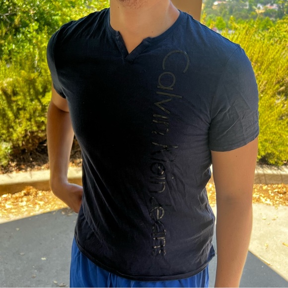 CALVIN KLEIN JEANS MEN V NECK T SHIRT NAVY BLUE CASUAL PARTY NIGHT OUT SIGNATURE - Picture 14 of 16